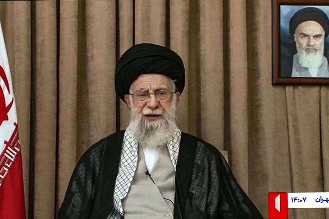 En un videomensaje emitido por la televisión nacional de Irán el 26 de junio, el ayatollah Ali Jamenei amenazó con lanzar más ataques contra bases de EU en la región si Irán sufría otro ataque estadunidense. Foto 