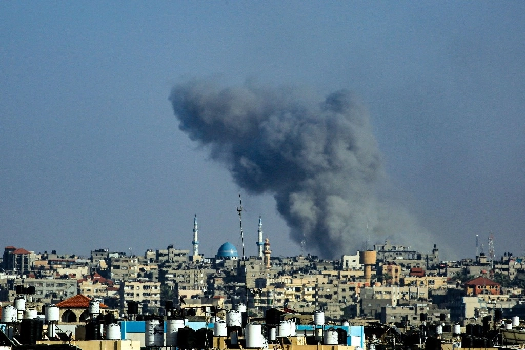 Bombardeo israelí en Rafah, en el sur de la Franja de Gaza, el 25 de mayo de 2024. Foto Afp