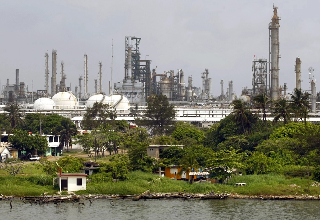 La refinería Francisco I. Madero en Ciudad Madero, Tamaulipas. Foto Marco Peláez / Archivo