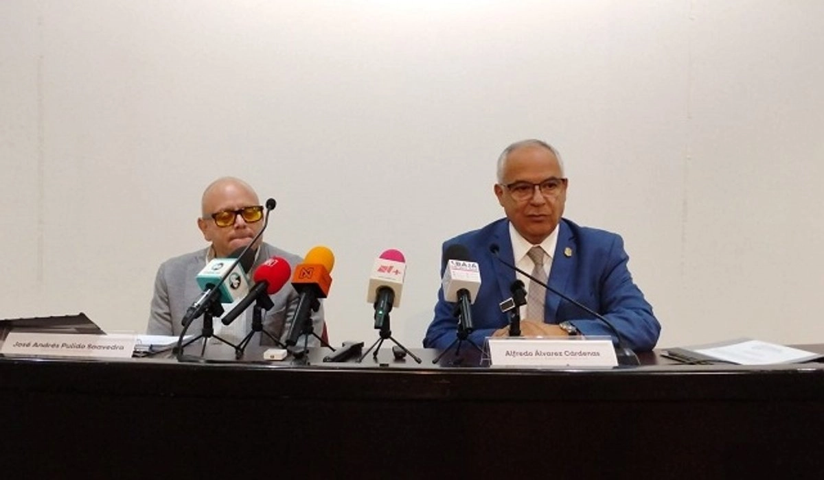 El secretario de Gobierno de Baja California, Alfredo Álvarez Cárdenas y  el secretario de Hacienda estatal, Andrés Pulido, expusieron la crisis económica por la que atraviesan varios municipios. Foto 