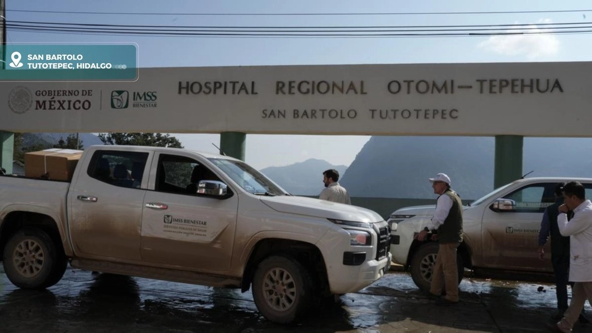 Durante horas, el hospital se sostuvo con su propia respiración. El agua no cedía, pero el sistema resistía entre brigadas, voluntarios, médicos y enfermeras. Hasta que, al amanecer, una nueva señal atravesó la interferencia. Foto