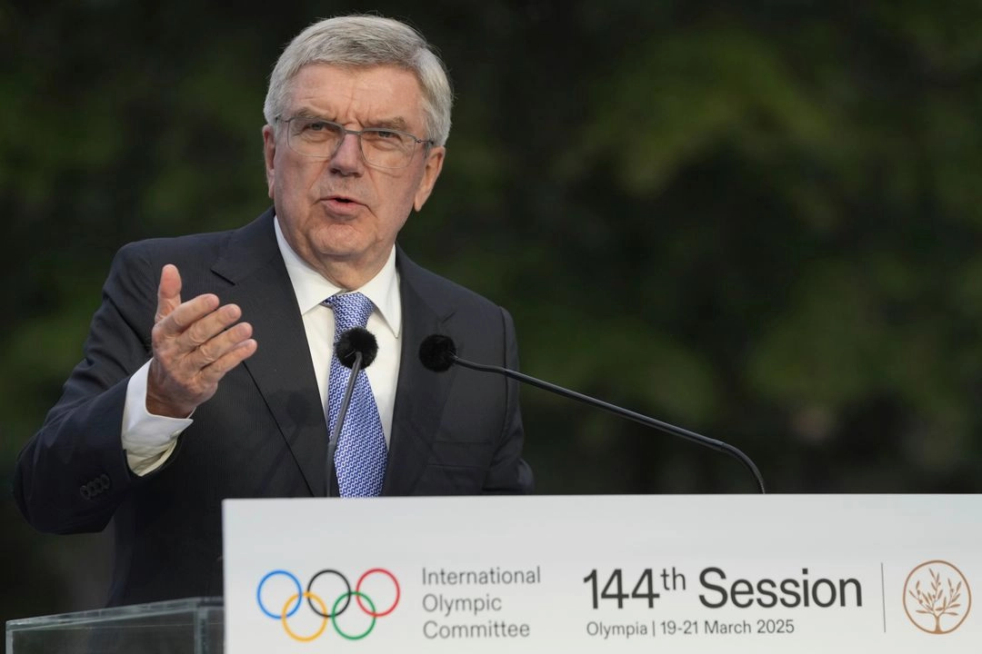 El presidente del COI, Thomas Bach, durante la ceremonia de apertura de la 144 reunión del comité que elegirá a su nuevo presidente en la antigua Olimpia, Grecia, el 18 de marzo de 2025. Foto 