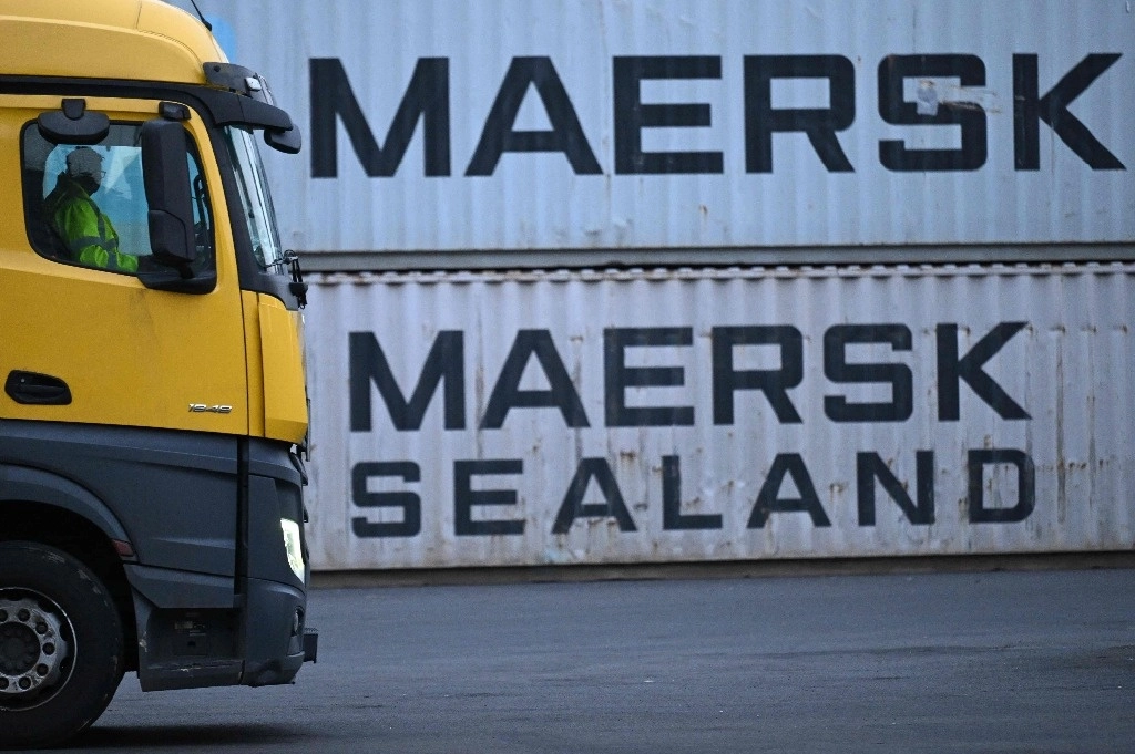 Contenedores de la naviera danesa Maersk se apilan en una centro de carga de la ciudad alemanda de Frankfurt. Foto Afp.