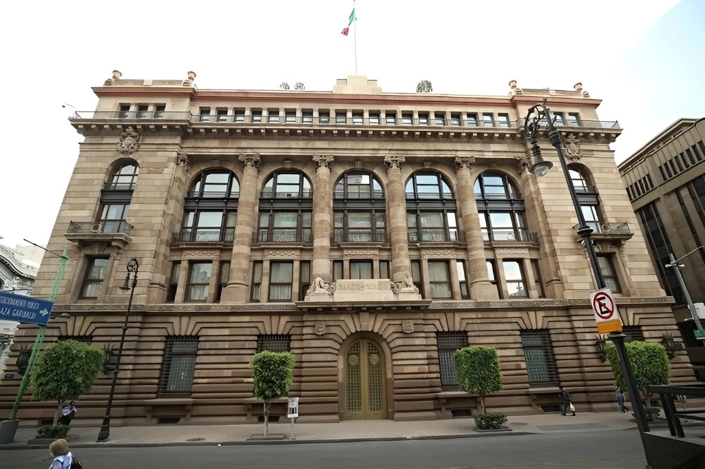 La junta de gobierno del Banco de México bajó en un cuarto de punto porcentual su tasa de interés de referencia para ubicarla a 11.00%, esto ante menores presiones inflacionarias. Foto María Luisa Severiano / Archivo