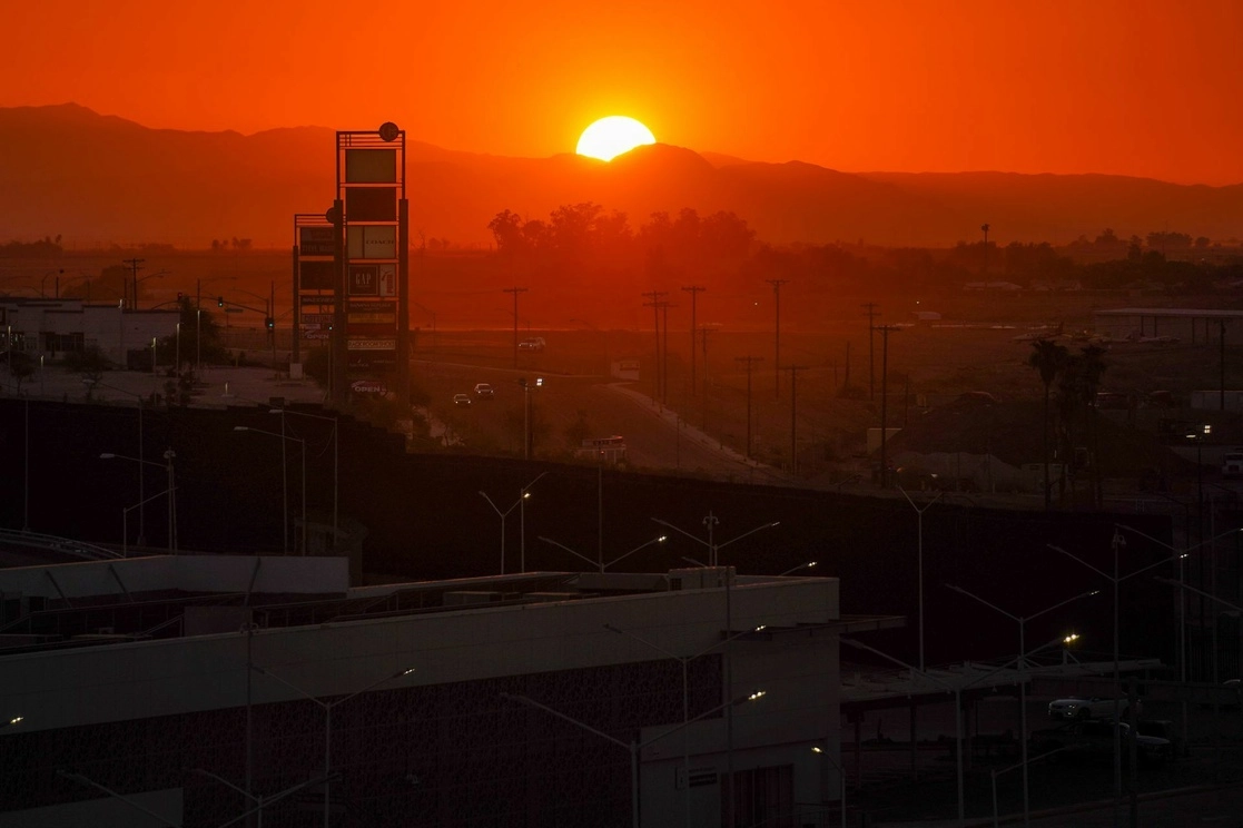 De manera oficial inició la canícula, considerada la temporada más alta de la temperatura durante la estación de verano en Mexicali, la capital de Baja California. Foto Cuartoscuro / Archivo