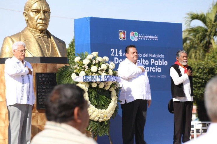 Carlos Mendoza Davis, gobernador de Baja California, en el 214 aniversario del natalicio de Benito Juárez. Foto tomada de Twitter @cmendozadavis
