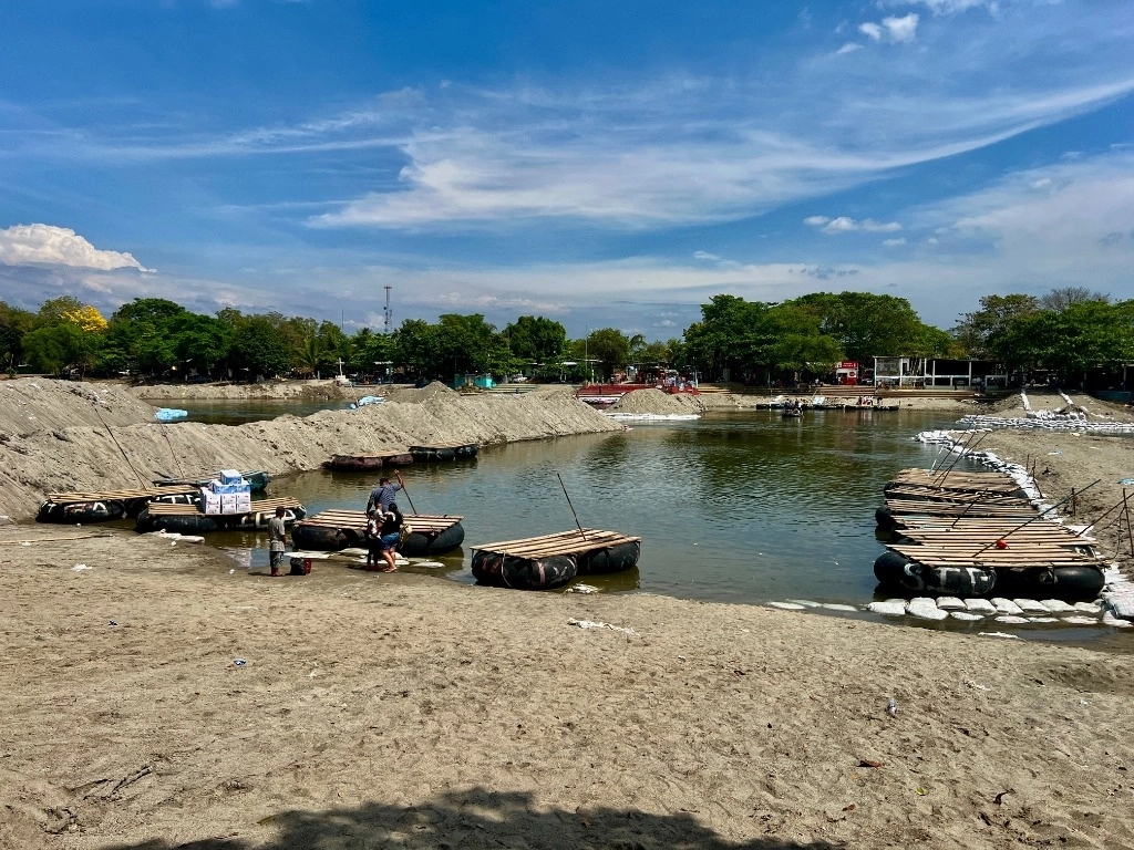 Se observa poca afluencia de migrantes en el río Suchiate, en la frontera entre Guatemala Y México. Foto . Edgar H. Clemente 

