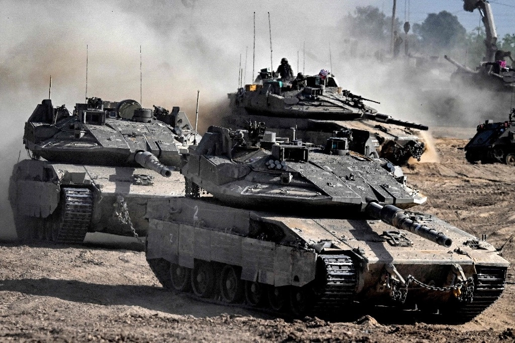 Aspecto de las maniobras militares israelíes contra la franja de Gaza, ayer. Foto Afp 




