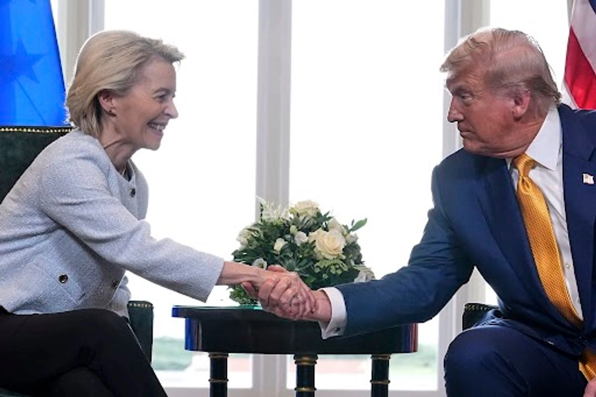 El mandatario estadunidense, Donald Trump, y la presidenta de la Comisión Europea, Ursula von der Leyen, tras el acuerdo alcanzado el pasado 27 de julio en Escocia. 