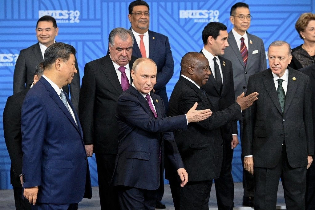 Mandatarios del grupo BRICS+ se tomaron la foto de despedida en Rusia este jueves. Foto Ap