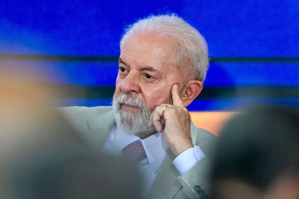 El presidente de Brasil, Luiz Inácio Lula da Silva, el lunes, en su oficina en Brasilia. Foto Afp 