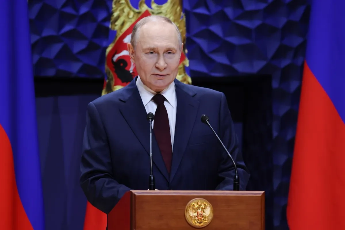  Vladimir Putin denunció como “crimen repugnante” el asesinato de Charlie Kirk. El presidente ruso durante la ceremonia de inauguración de una sala de conciertos en el asentamiento urbano Sirius, en Krasnodar, Rusia, el viernes pasado. 