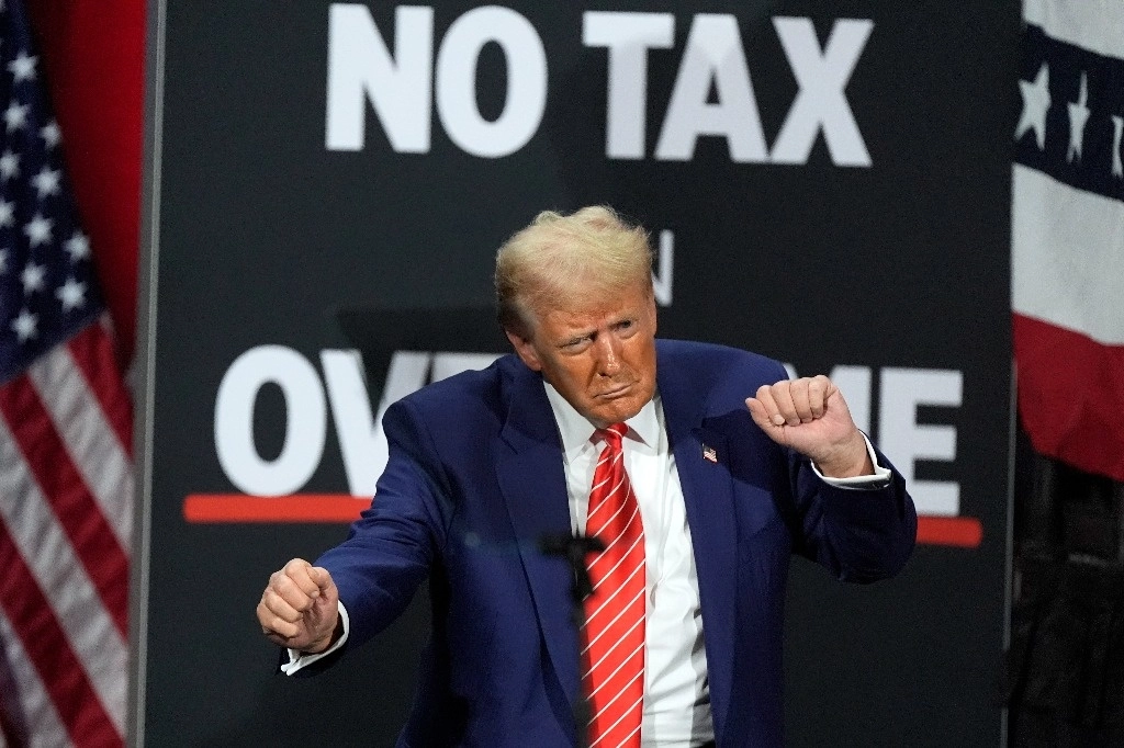 Una reducción a los impuestos que pagan las empresas es parte de la estrategia de Donald Trump, quien mañana asume la presidencia de EU. Foto Ap 