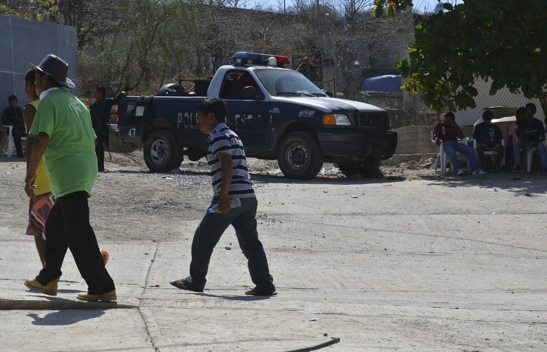 Taxistas de la ruta de San Agustín participaron también en la protesta ocurrida el miércoles pasado por la mañana en el bulevar Vicente Guerrero, en la que transportistas de rutas alimentadoras y choferes de taxis colectivos demandaron mayor seguridad, al bloquear durante casi cinco horas la vialidad. Foto 
