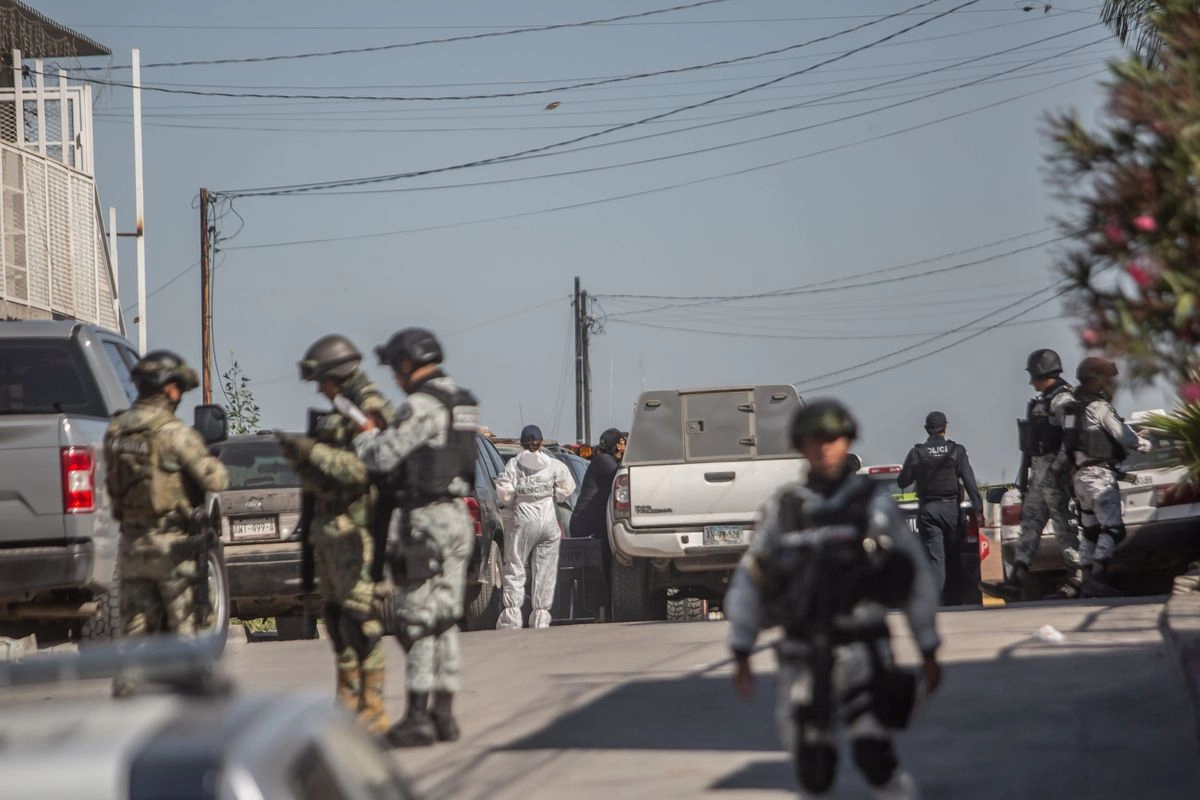La droga, los pescadores y la embarcación fueron puestos a disposición de la Fiscalía General de la República.  Foto 