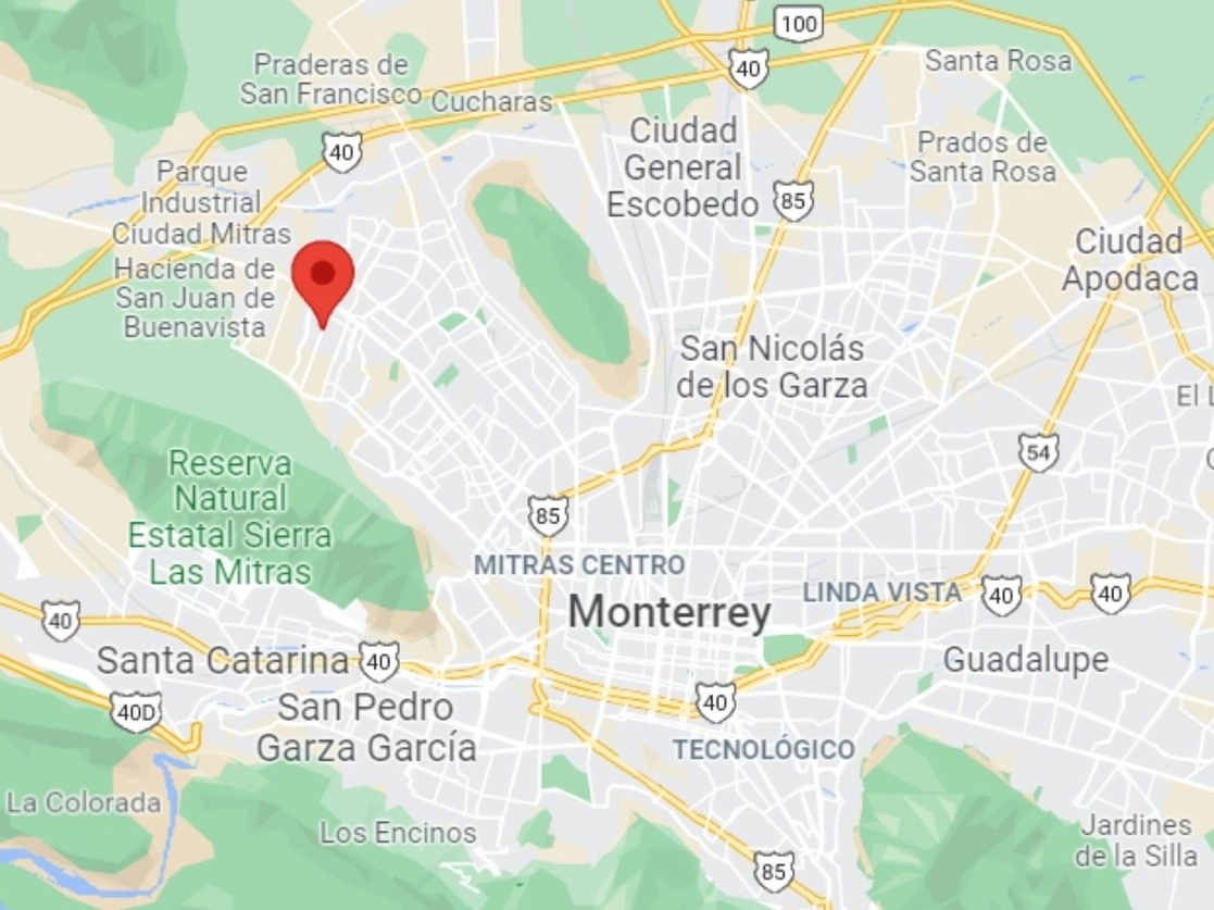 La balacera entre agentes ministeriales y los presuntos delincuentes inicio en la colonia Puerta de Hierro, en Monterrey, Nuevo León. Foto tomada de Google Maps