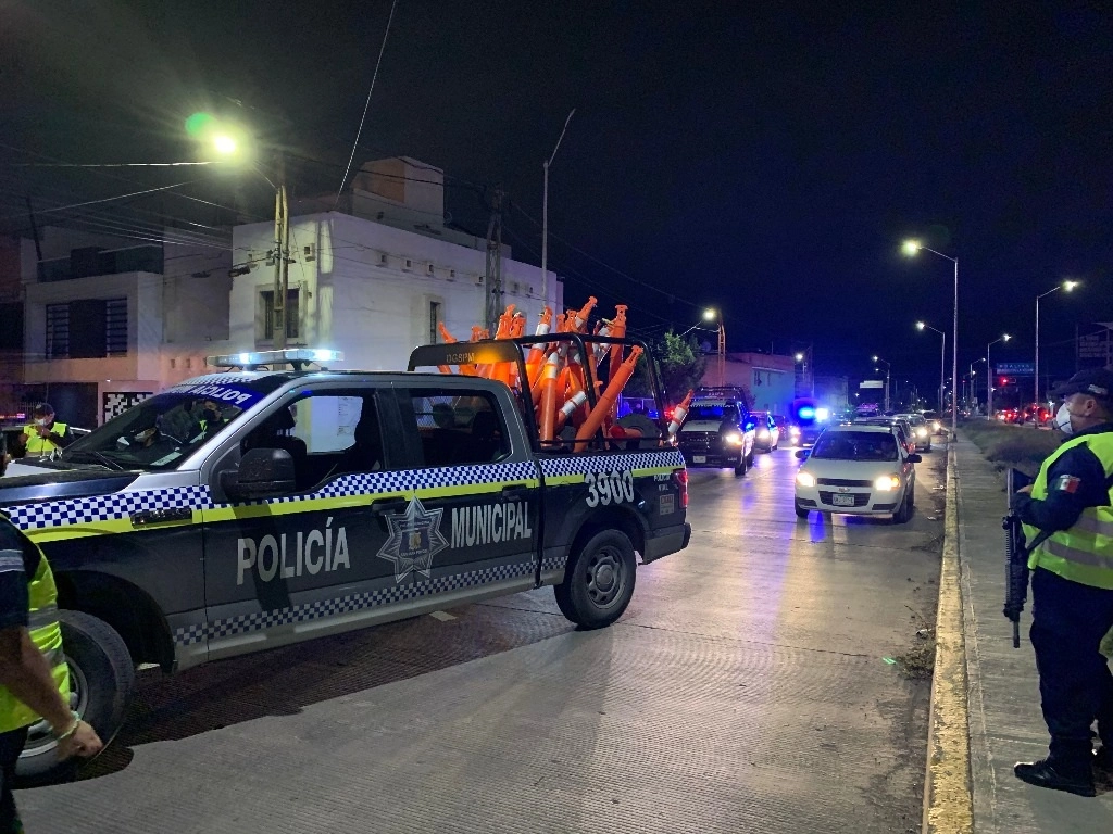 Un elemento de la policía de Tamuín fue herido al marcar el alto a civiles sospechosos a bordo de una camioneta. Foto Twitter @segmunicipalslp