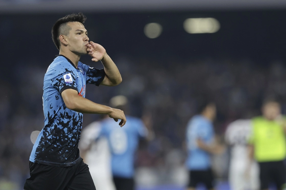 Con un disparo de media vuelta, Hirving 'Chucky' Lozano confirmó su rencuentro con el gol. Foto Ap