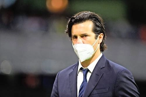 El América de Santiago Solari sufrió duros reveses: el jueves la final de Concachampions ante Monterrey y ayer el clásico joven. Foto Afp