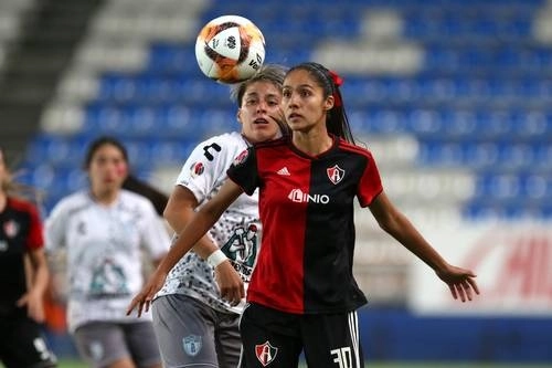 Con doblete ante Tigres, la rojinegra Alison González y llegó a 50 dianas en la Liga Mx femenil.Foto Jam Media