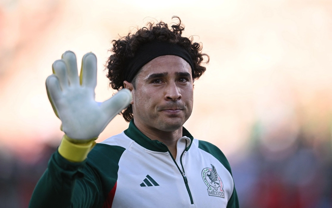 Guillermo Ochoa declaró hace unos días que el equipo sabe a qué juega, que están al 80 por ciento y cuando respiren el ambiente mundialista se pondrán al 100. Foto Afp 