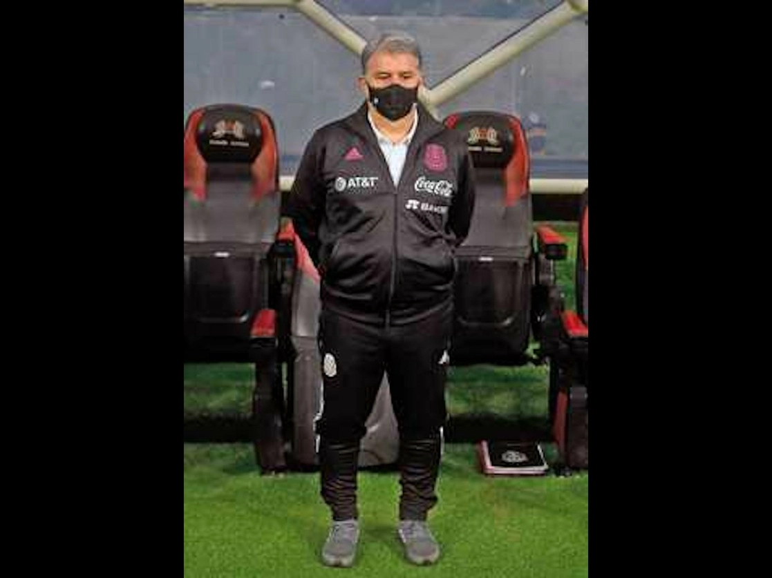 El director técnico Gerardo Martino es inexpresivo, no transmite frío ni calor ni lo afectan los malos partidos. Foto Afp
