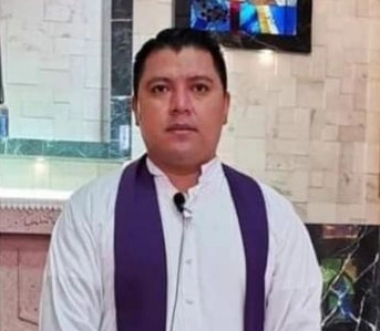El sacerdote Felipe Vélez Jiménez. Foto tomada de la página de Facebook @ParroquiaSanGerardoMaMayela