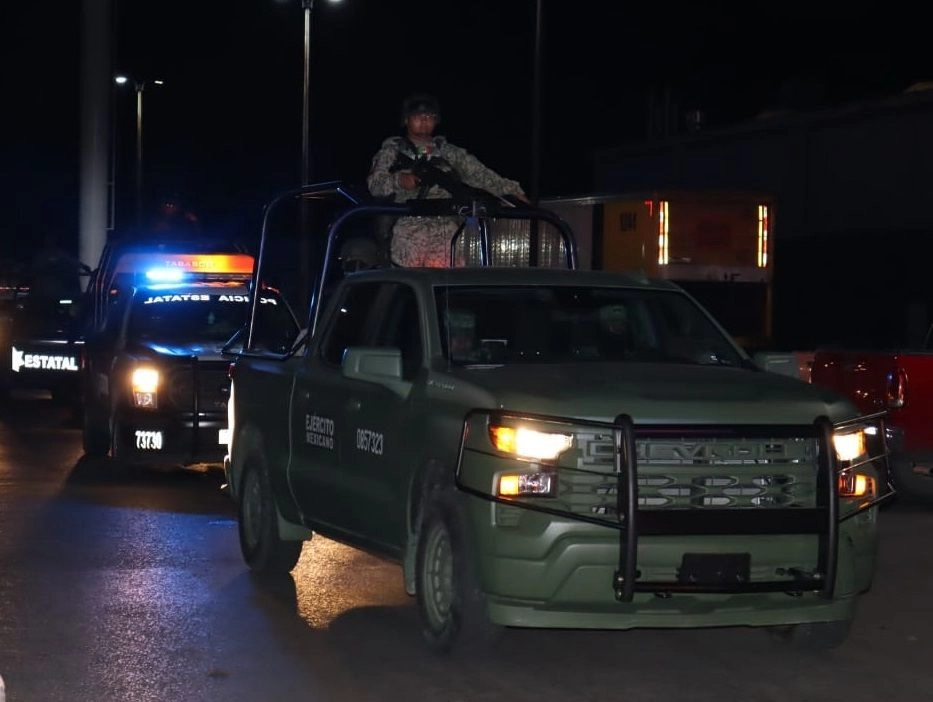 Elementos de la dirección de Seguridad Pública municipal llegaron anoche mismo hasta el lugar de los hechos y tomaron nota de lo acontecido en la vivienda de Erik "N".