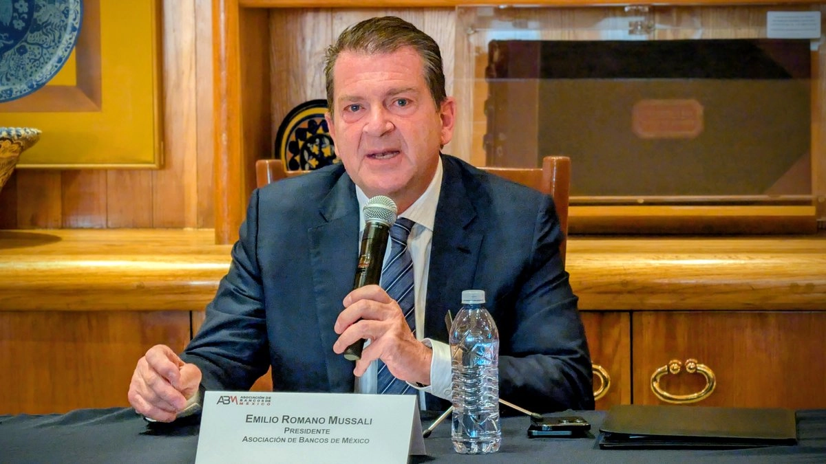 La visión de la banca sobre la economía mexicana en el mediano y largo plazo “es muy positiva”, dijo Emilio Romano Mussali, pero para crecer a niveles más altos “la clave es dar certidumbre y como certidumbre lo que pedimos es que las reglas del juego estén establecidas”. Foto 