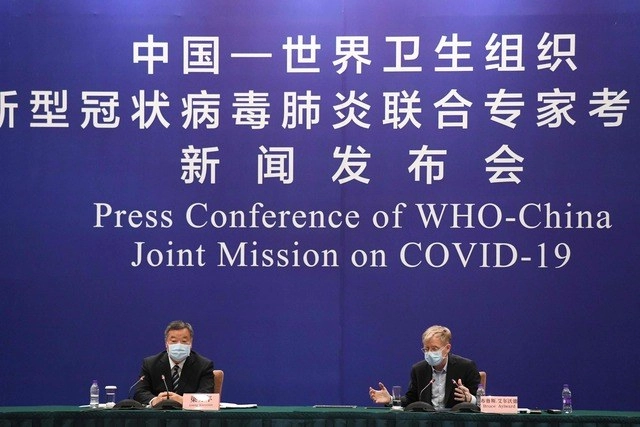 Conferencia de prensa sobre el coronavirus, encabezada por Bruce Aylward, encargado de la Misión en China de la OMS sobre el Covid-19. Foto Afp 