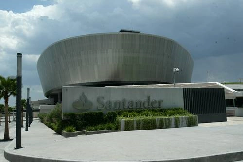 Edificio del Centro de Contacto y Servicio a Clientes del Grupo Financiero Santander en Querétaro. Imagen de archivo / cortesía 