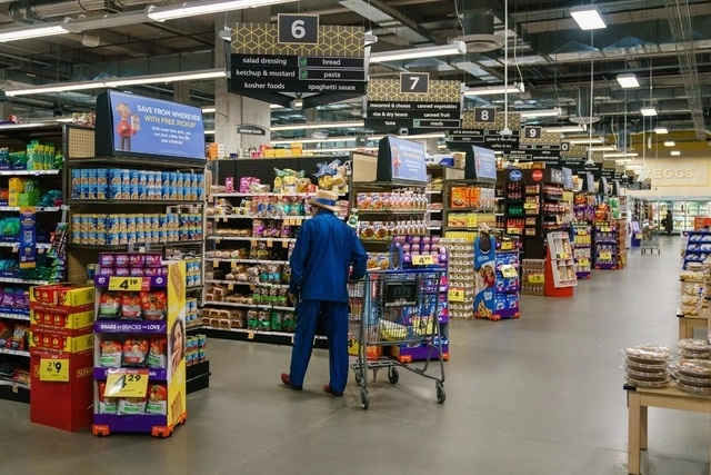 Los bancos centrales han tomado medidas decisivas para evitar que la inflación se consolide, aseguró el BPI. Foto Afp