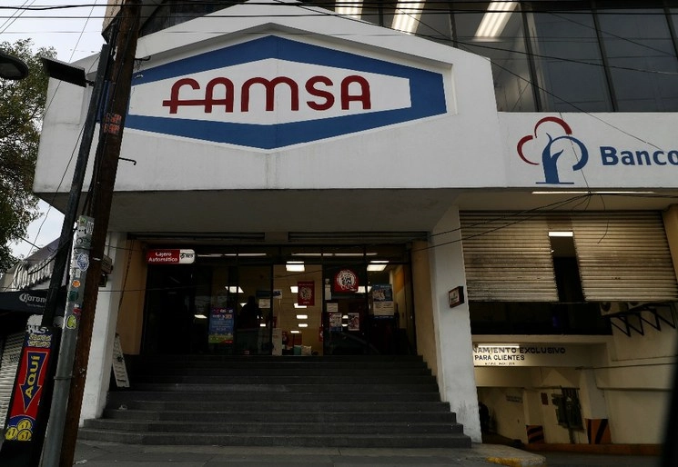 Aspectos de una tienda y banco Famsa en la CDMX. Foto Yazmín Ortega Cortés