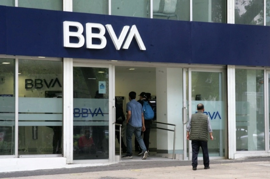 Una sucursal de BBVA en la Ciudad de México. Foto Roberto García Rivas / Archivo