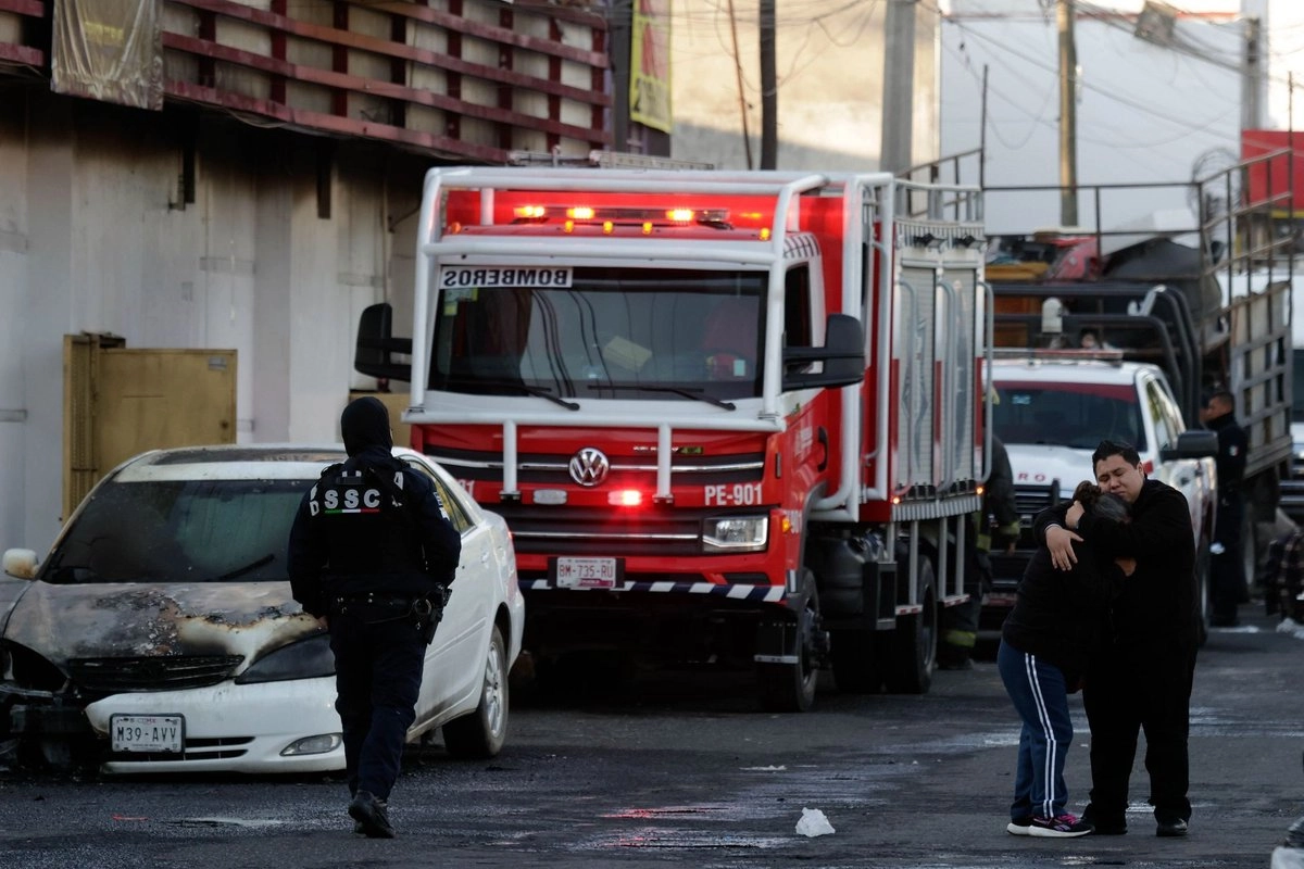 Tras el ataque armado, los responsables ocasionaron un incendio en el bar, hechos que tuvieron un saldo de cinco personas sin vida, una de estas de nacionalidad extranjera. 