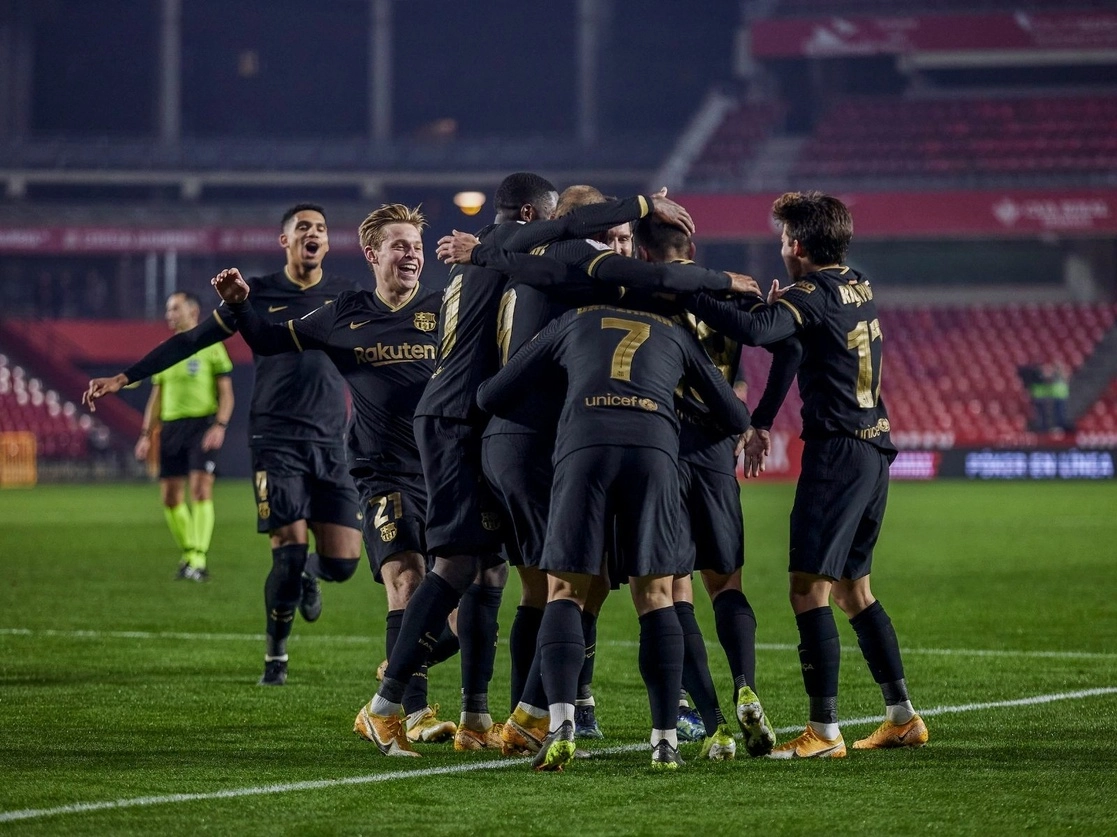 El equipo catalán logró una espectacular remontada luego de ir perdiendo 2-0, para finalmente conseguir la clasificación con marcador de 5-3, el 3 de febrero de 2021. Foto Ap