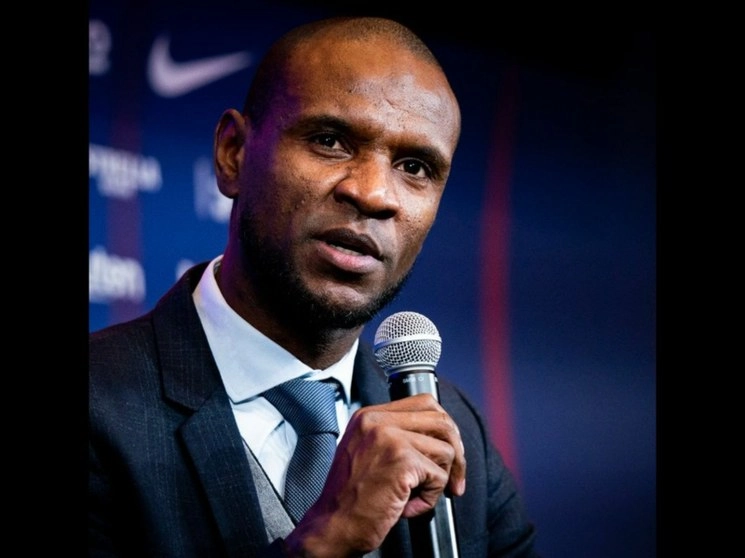 “El club expresa públicamente su agradecimiento a Abidal por la profesionalidad, el compromiso, la dedicación", dijo el conjunto catalán. Foto tomada del Twitter @FCBarcelona_es