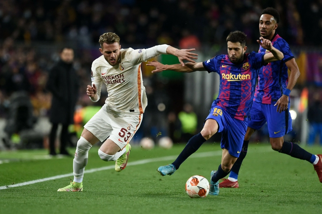 En el Nou Camp, Barcelona no pudo imponer su superioridad técnica ante el equipo turco. Foto Afp
