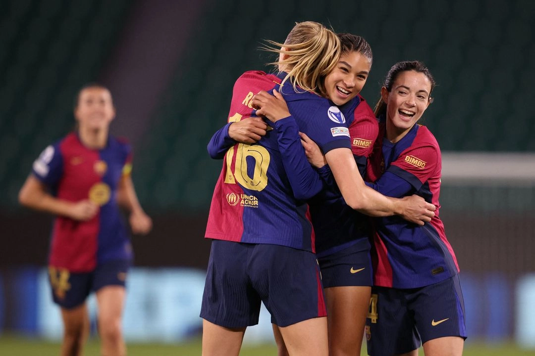 A diferencia de la final de la Champions de 2023 entre los dos equipos, ganada por estrecho margen por el Barcelona (3-2), el choque de este miércoles fue de sentido único.