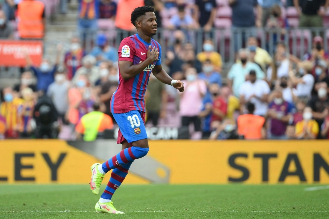 Ansu Fati entró de cambio al minuto 81 del juego ante Levante y marcó gol en tiempo de compensación. Foto Afp
