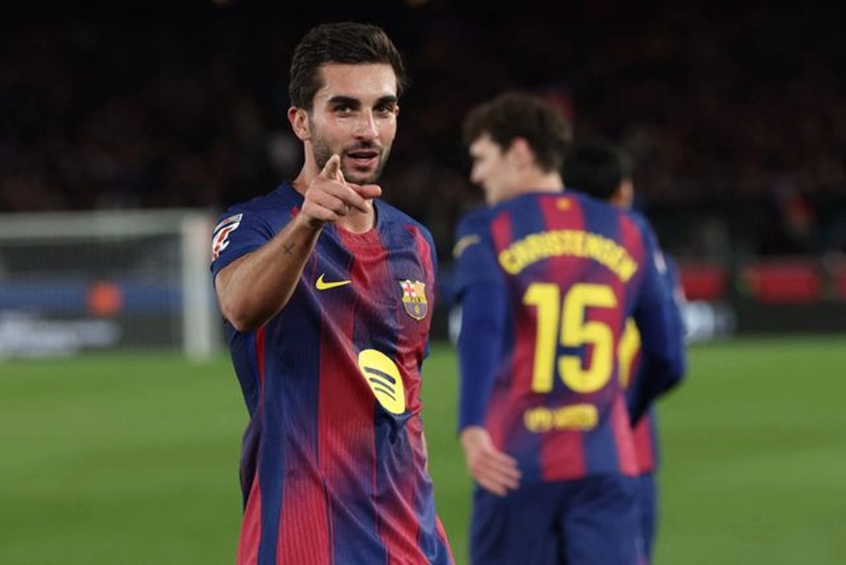 El delantero del FC Barcelona, Ferran Torres festeja su anotación durante el encuentro. Foto 