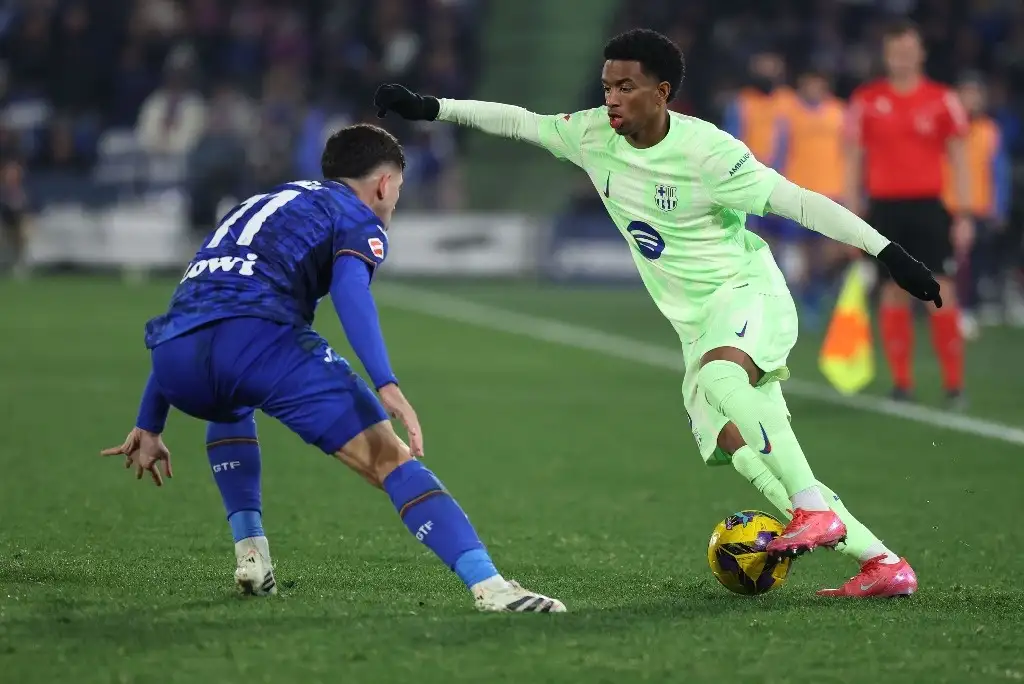 Balde, quien es de raza negra, dijo que escuchó los insultos en la primera mitad de un partido que terminó 1-1. Indicó que informó al árbitro. Foto Afp