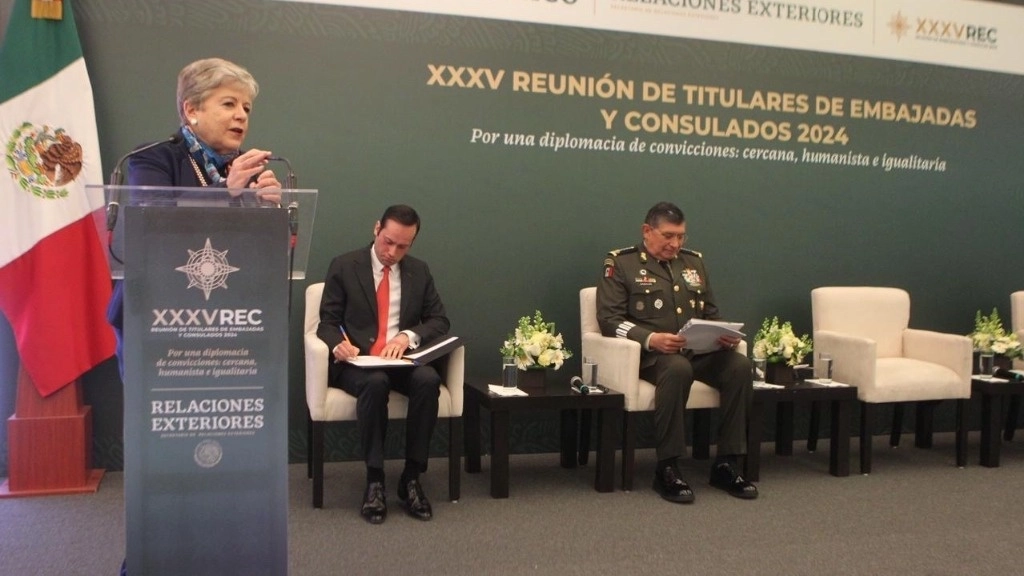 La canciller Alicia Bárcena, en la inauguración de la XXXV Reunión de Embajadores y Cónsules. Imagen tomada de https://twitter.com/SRE_mx