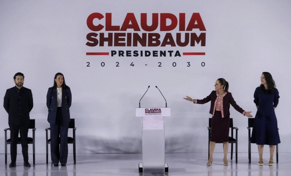 La virtual presidenta electa, Claudia Sheinbaum, previo al anuncio de nuevos integrantes de su gabinete, realizado en instalaciones del MIDE, en la Ciudad de México, el 18 de julio de 2024. Foto Marco Peláez