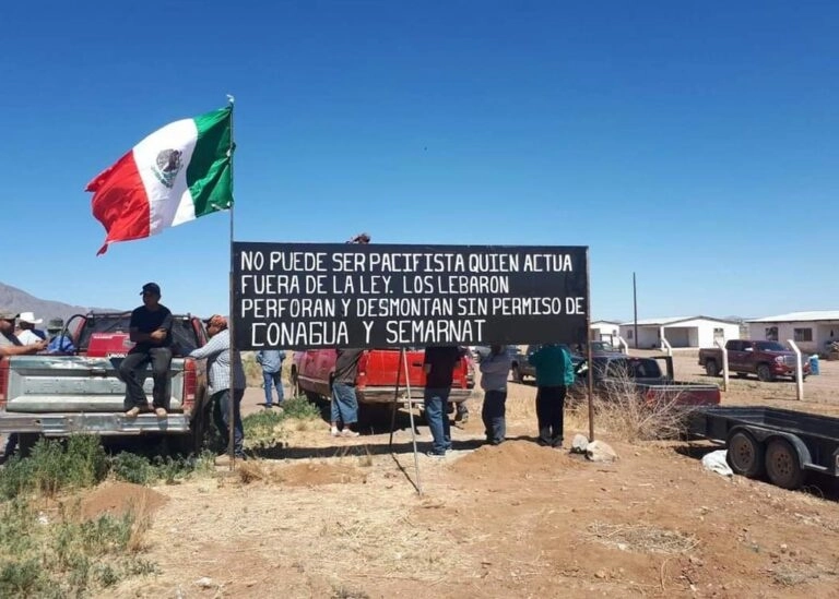 En abril de 2018, más de 500 ejidatarios de Constitución, en el municipio de Buenaventura, ingresaron al rancho La Mojina, que es propiedad de los LeBarón, y detectaron 11 pozos ilegales funcionando para el riego de 300 hectáreas de nogal. Foto 'La Jornada'