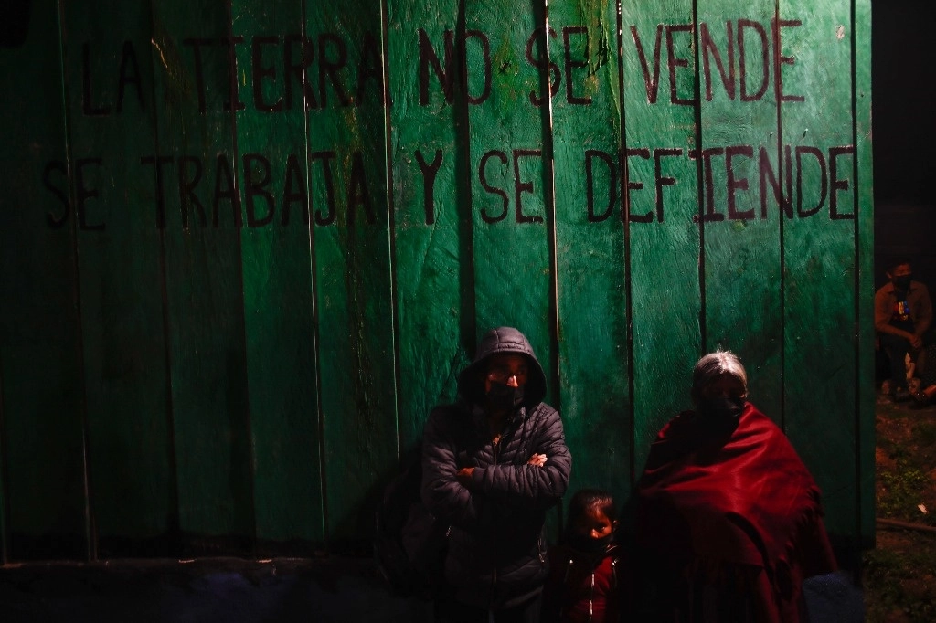 Decenas de familias de comunidades que son bases zapatistas ha sido desplazadas por la violencia. Foto Víctor Camacho