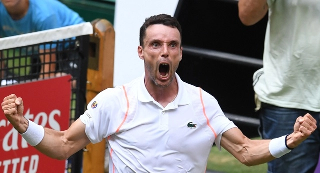El tenista español Roberto Bautista (en la imagen) dio la gran sorpresa en el torneo de Halle al eliminar al ruso Daniil Medvedev en los cuartos de final. Foto Afp