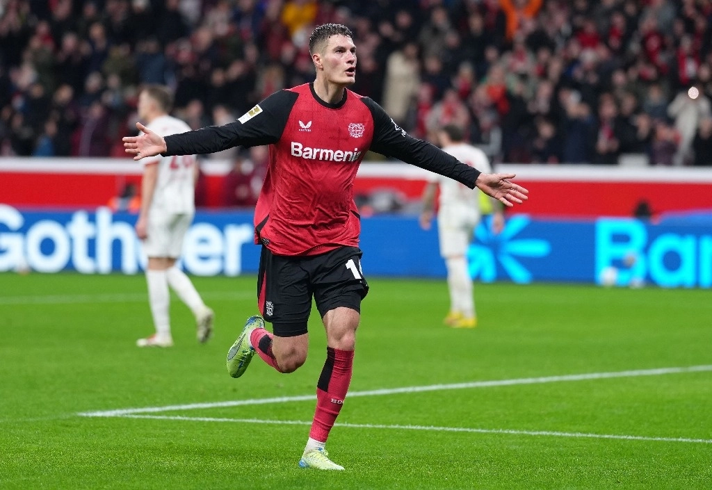 Patrik Schick marcó cuatro veces en la goleada de 5-1 que Bayer Leverkusen le impuso a Friburgo, en la fecha 15 de Bundesliga. Foto Afp