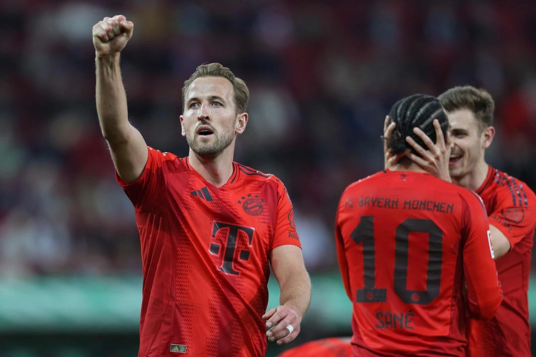 El futbolista inglés, Harry Kane, conquista con Bayern Múnich el primer título de liga de su carrera. Foto  