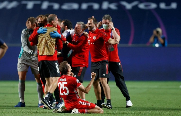 Los jugadores del Bayern Múnich celebran su sexta Liga de Campeones al imponerse 1-0 al PSG. Foto Ap